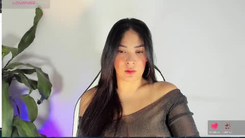 Snapshot of bella_hadid1_ chatting on March 4, 3:44 am Laura online show from March 4, 3:44 am