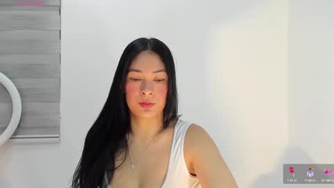 Snapshot of bella_hadid1_ chatting on September 25, 3:00 pm Laura online show from September 25, 3:00 pm