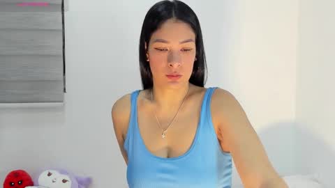 Snapshot of bella_hadid1_ chatting on September 18, 10:14 am Laura online show from September 18, 10:14 am