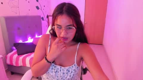 bella_jadee online show from March 24, 3:01 am