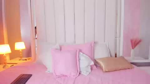 Mia online show from September 27, 2:24 pm