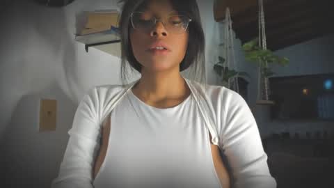 Bellah online show from April 1, 9:45 pm