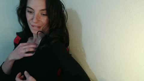Snapshot of bellaqueen0701 chatting on February 14, 8:15 pm bellaqueen0701 online show from February 14, 8:15 pm