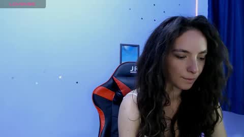Snapshot of bellaqueen0701 chatting on September 19, 3:55 pm bellaqueen0701 online show from September 19, 3:55 pm