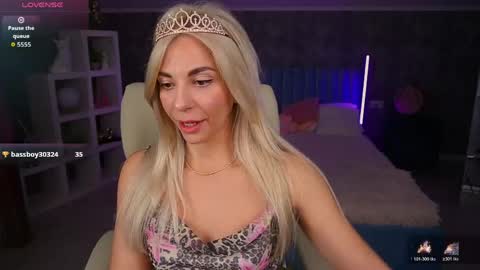 Bella online show from April 25, 7:55 pm