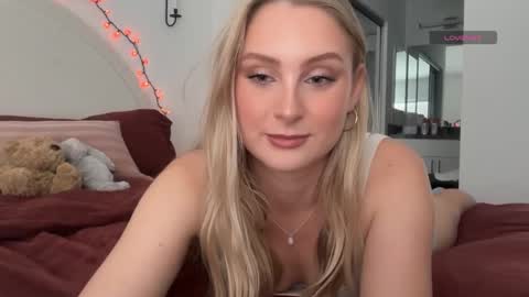 Snapshot of bellaryderr chatting on October 13, 9:50 pm Isabella Ryder online show from October 13, 9:50 pm