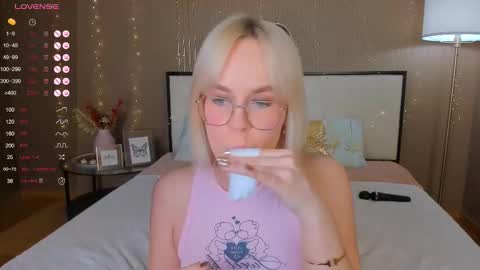 Bella online show from February 3, 2:53 am