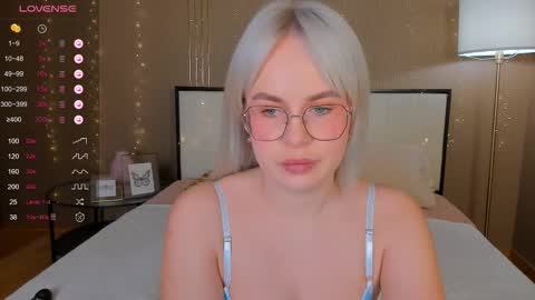 Bella online show from October 10, 1:32 am