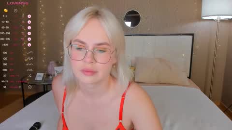 Bella online show from September 18, 1:04 am