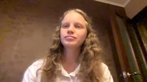 Snapshot of berniecemontell chatting on October 10, 12:32 pm Sophia online show from October 10, 12:32 pm