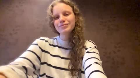 Snapshot of berniecemontell chatting on October 19, 11:12 am Sophia online show from October 19, 11:12 am