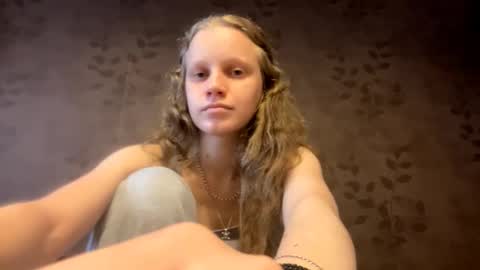 Snapshot of berniecemontell chatting on September 25, 9:52 am Sophia online show from September 25, 9:52 am