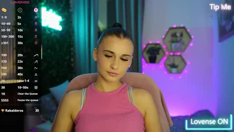 Snapshot of betty_greyy chatting on September 28, 6:46 pm Betty Grey online show from September 28, 6:46 pm