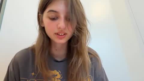 Lina online show from August 3, 4:23 pm