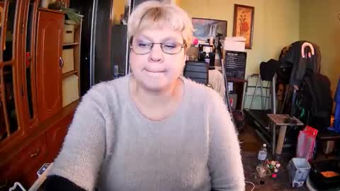 BeverlyQCynia online show from January 17, 12:45 pm