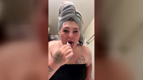 bigbaebee23 online show from April 19, 1:38 am