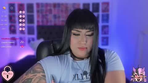 Snapshot of bigboobs_cloe chatting on October 21, 3:21 am bigboobs cloe online show from October 21, 3:21 am
