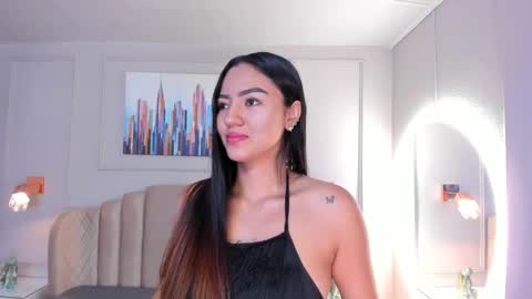 Snapshot of bigboobsnaughty1 chatting on February 8, 10:18 am online show from February 8, 10:18 am