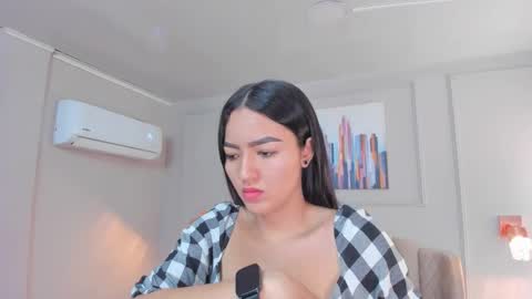 Snapshot of bigboobsnaughty1 chatting on September 18, 10:14 am online show from September 18, 10:14 am