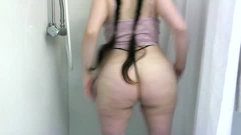 Snapshot of bigbootybunny chatting on February 27, 12:21 am Isabella online show from February 27, 12:21 am