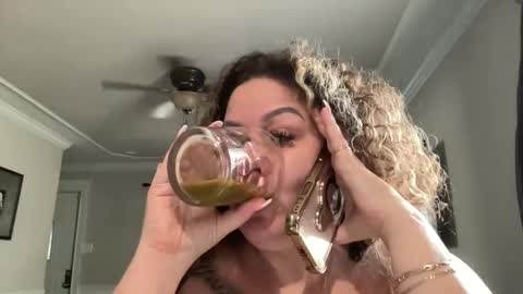 Snapshot of bigbreastsabrina chatting on October 6, 3:50 pm BIG BREAST SABRINA online show from October 6, 3:50 pm