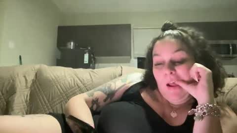 Snapshot of bigbreastsabrina chatting on February 5, 1:26 am BIG BREAST SABRINA online show from February 5, 1:26 am
