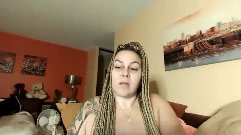 Snapshot of bigbreastsabrina chatting on December 24, 5:16 am BIG BREAST SABRINA online show from December 24, 5:16 am