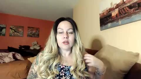 Snapshot of bigbreastsabrina chatting on January 8, 1:53 am BIG BREAST SABRINA online show from January 8, 1:53 am