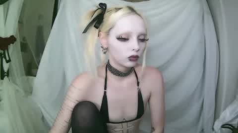 vampire fang  online show from February 4, 8:56 pm