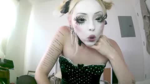vampire fang  online show from June 19, 10:13 pm