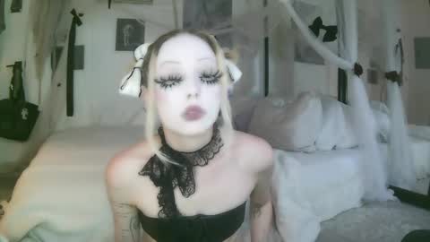 vampire fang  online show from June 6, 1:56 am