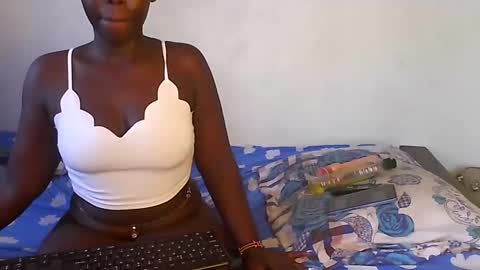 black_barbiee_ online show from January 28, 7:43 am