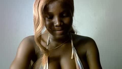 Esthy online show from October 5, 9:25 am