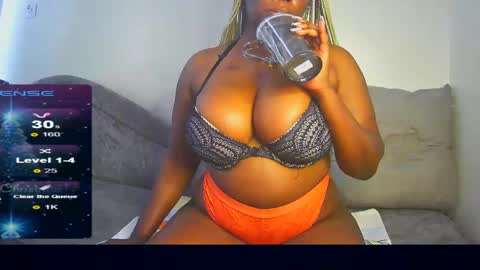 black_sexyfish online show from December 6, 1:00 pm