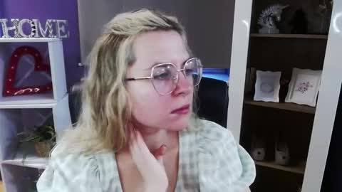 Z O E Y online show from March 16, 5:44 am