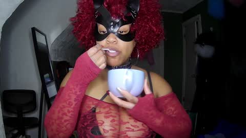 Queen Siren online show from December 12, 8:14 am