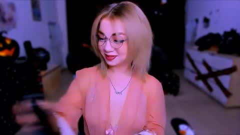 Nicole online show from October 14, 6:27 am