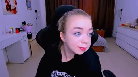 Nicole online show from September 25, 12:15 pm