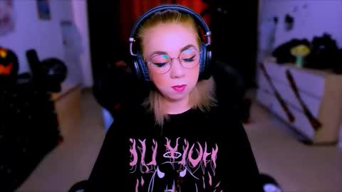 Nicole online show from October 18, 8:50 am