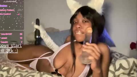 bloggirllaurel online show from March 20, 2:38 am