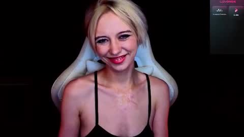 blond_ice_ann online show from July 12, 11:27 pm