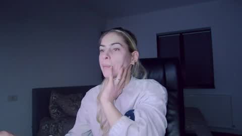 blonde4pasion online show from December 5, 8:11 pm