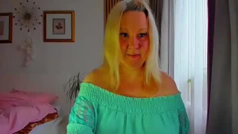 Nicole online show from March 2, 5:08 am