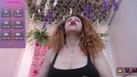 blonde_squirt_ online show from February 7, 11:03 am