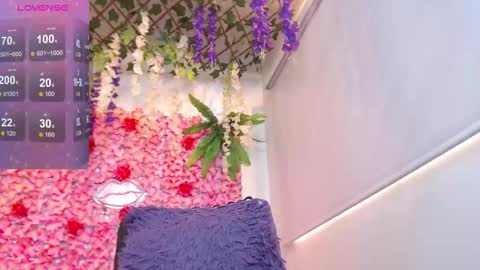 blonde_squirt_ online show from February 11, 3:24 pm