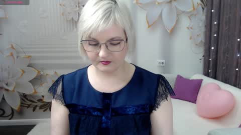 Blonde woman X online show from February 1, 6:00 am