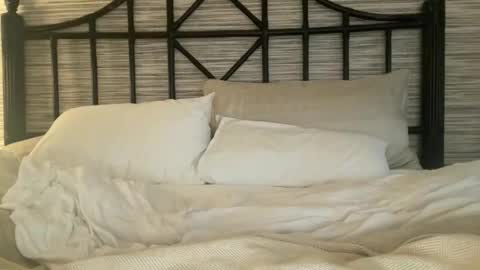 IM TRYNG online show from March 14, 2:01 am