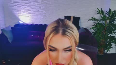 Kiki online show from April 24, 7:27 pm
