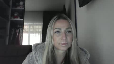 Snapshot of blondkitti chatting on September 24, 11:09 am Iren online show from September 24, 11:09 am