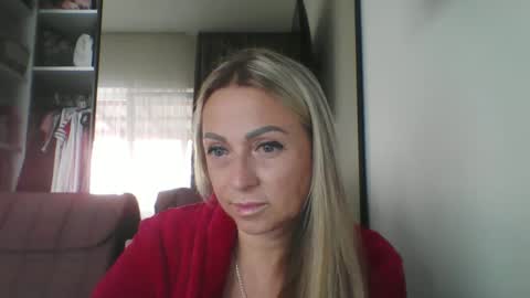 Snapshot of blondkitti chatting on September 19, 9:41 am Iren online show from September 19, 9:41 am
